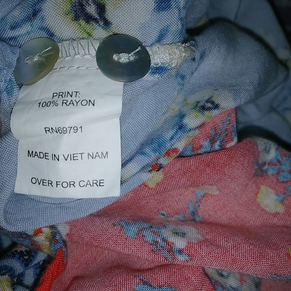 Fig & Flowers XLP Boho Floral Color Block Top Petite - Picture 7 of 9